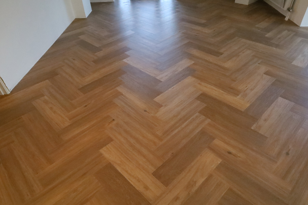Eiken PVC visgraatvloer van dichtbij
